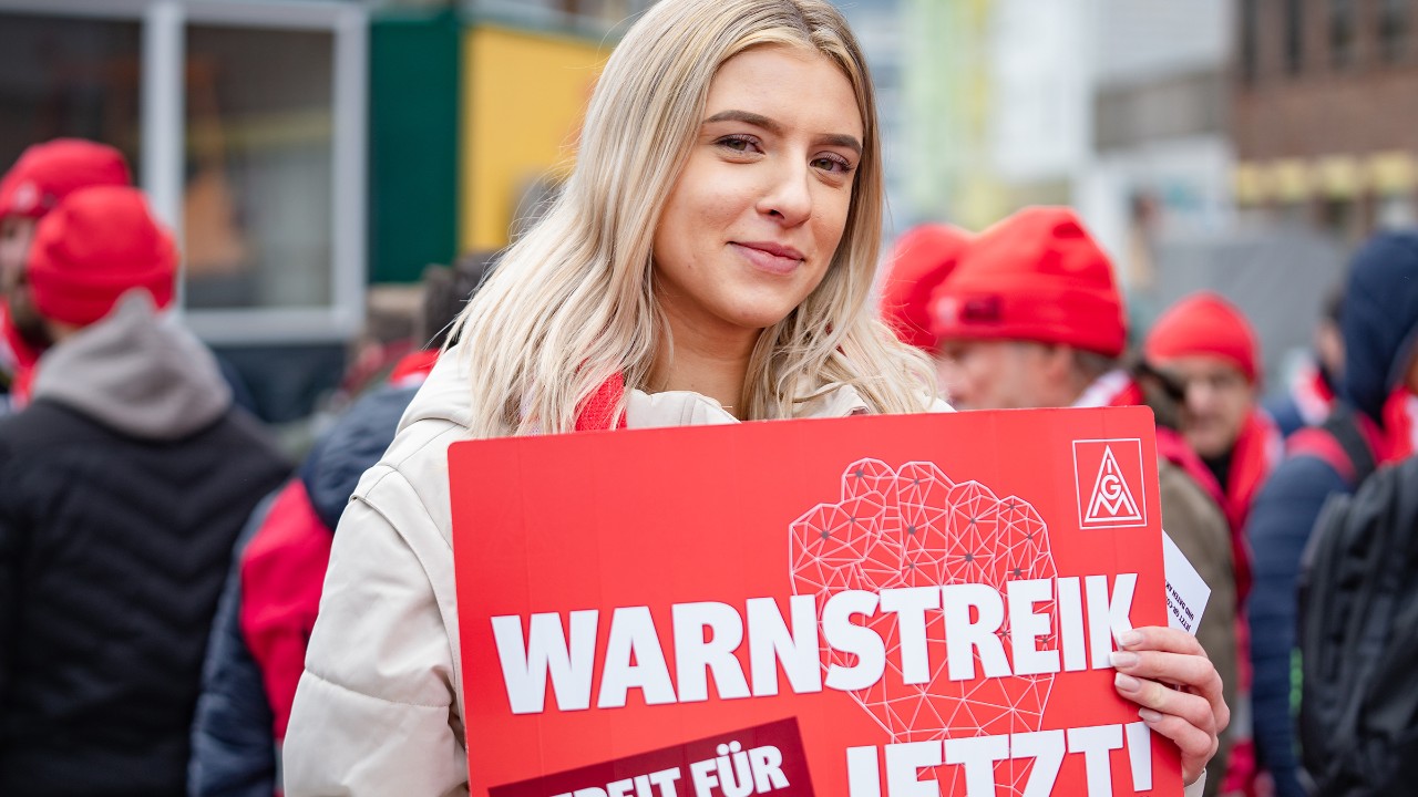 Warnstreik Textil- und Bekleidungsindustrie JOHNSON&JOHNSON in Wuppertal am 03.03.2023